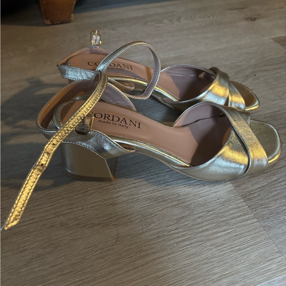 Cordani Ilaria Block Heel Sandle - Gold Heels Elegant Metallic Design